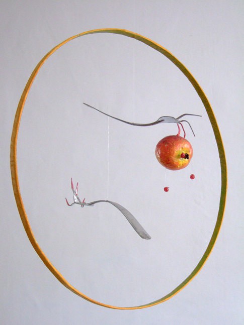 Destin de pomme - 70  x 70 cm - métal, papier, plastique - vendu