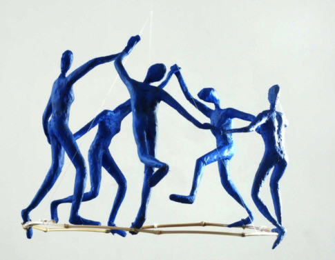 La danse, 35 x35 cm, papier, métal, bambou, 2026