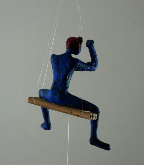 La petite riveteuse, 33 x 12 x 9 cm, papier, métal, bambou, 2026